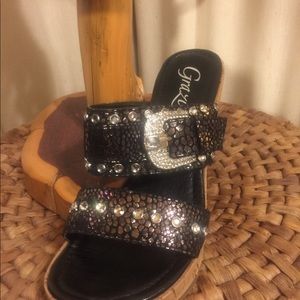 NWOT Grazie Showy Sandal.